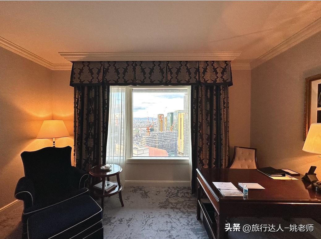 日本丽思卡尔顿酒店阴雨天高级感,大阪奢华酒店