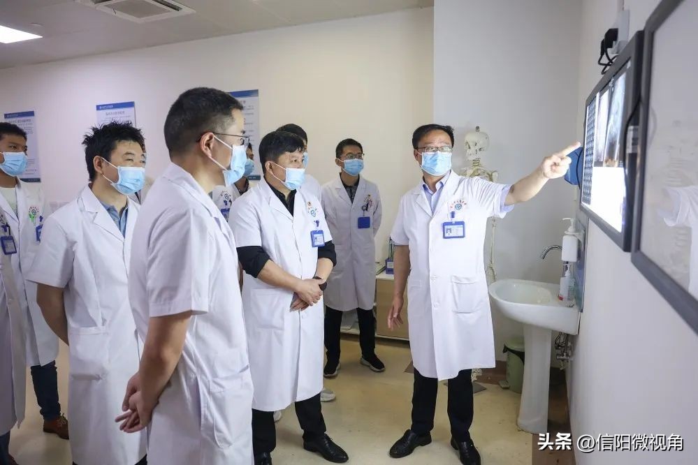 六旬老人被送医救治急寻亲属,六旬老人在信阳被送医治疗