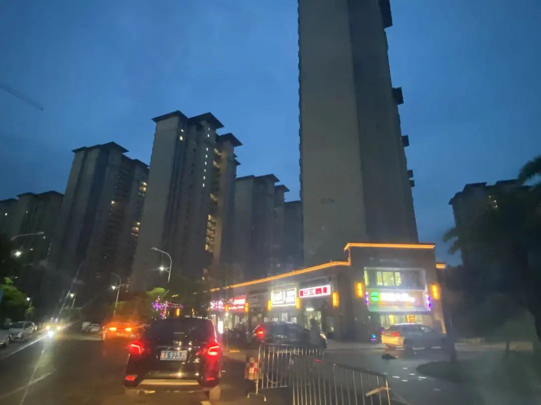 晚上探险吓了一跳,探房海口宝龙城