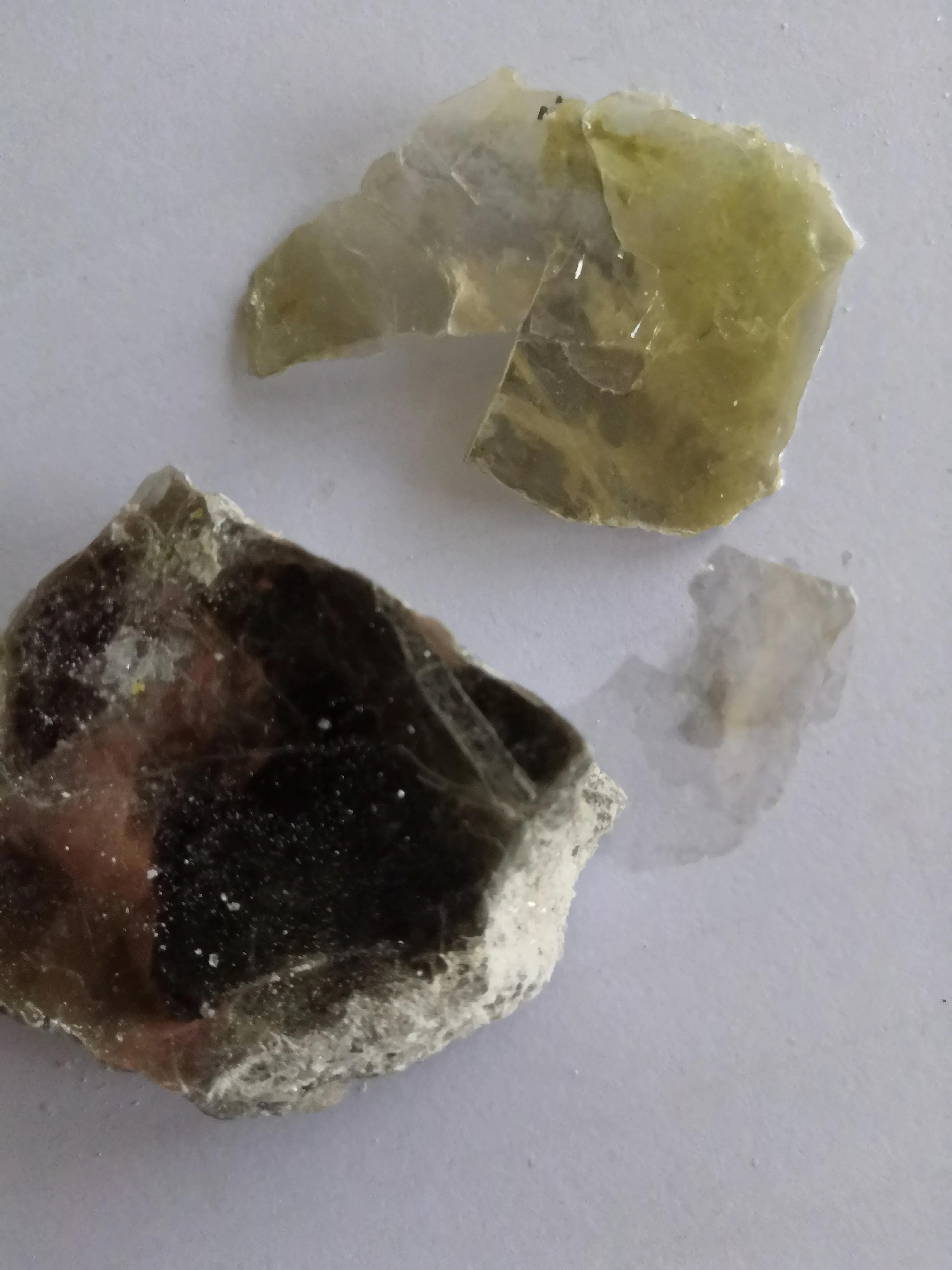 白云母和石英如何肉眼区别,白云母矿物图片