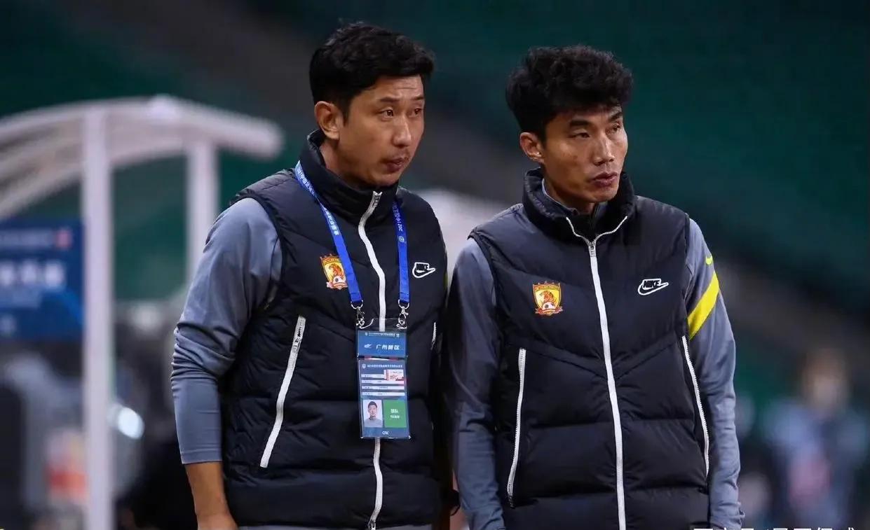 广州恒大对韦世豪视频,韦世豪为什么打广州恒大