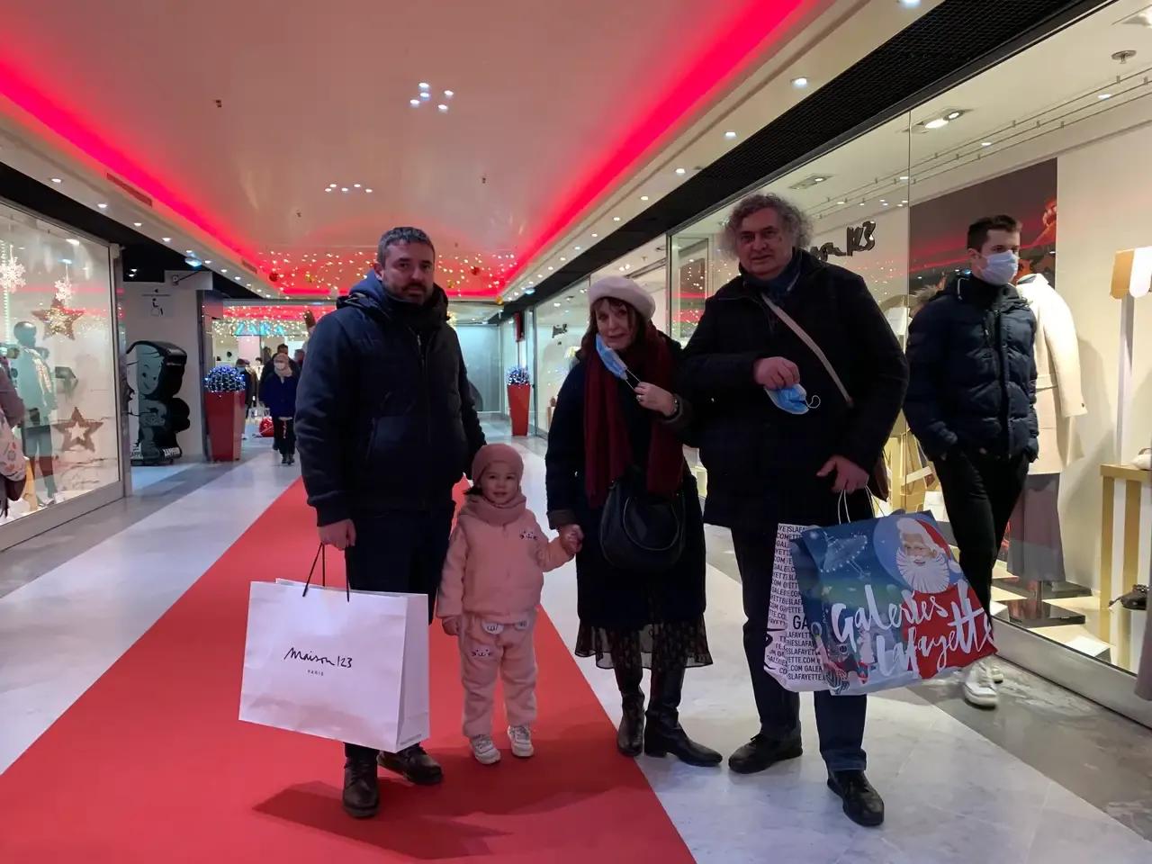 80后*疆新**美女闪婚法国老公，生下一个混血儿，第一次见面就要娶她