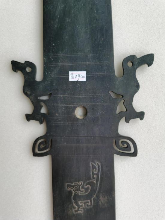 民间收藏的古蜀玉璧图片,馆藏老玉紫水晶玉琮