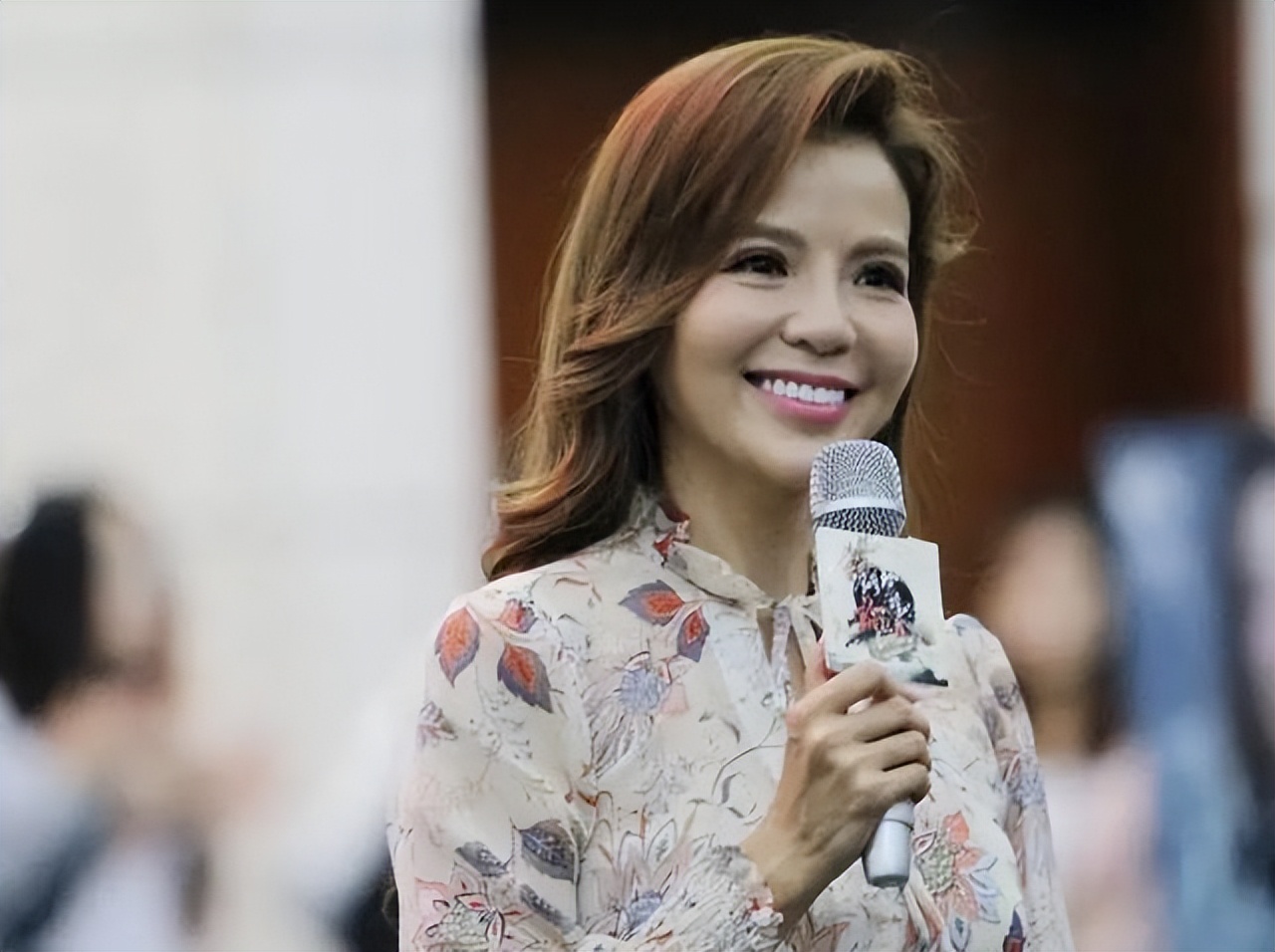 央视6位主持人患癌去世,央视主持朱迅2次抗癌成功