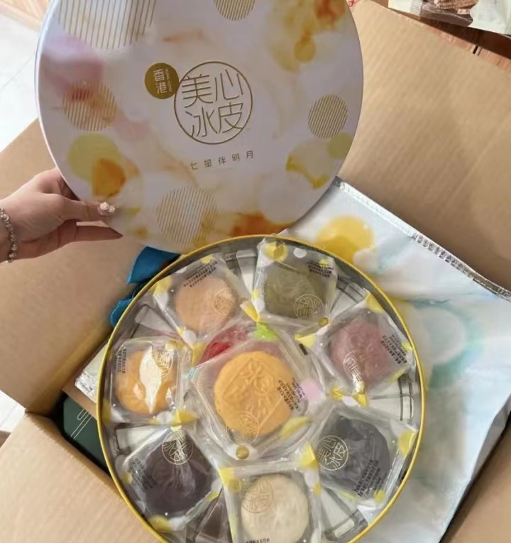 中秋礼品大一点的月饼送长辈,中秋节送岳父岳母月饼礼盒送几盒