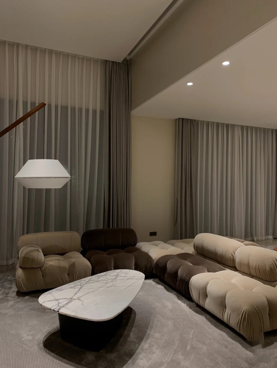 如何挑选轻奢沙发,如何选择一张舒服又好看的沙发