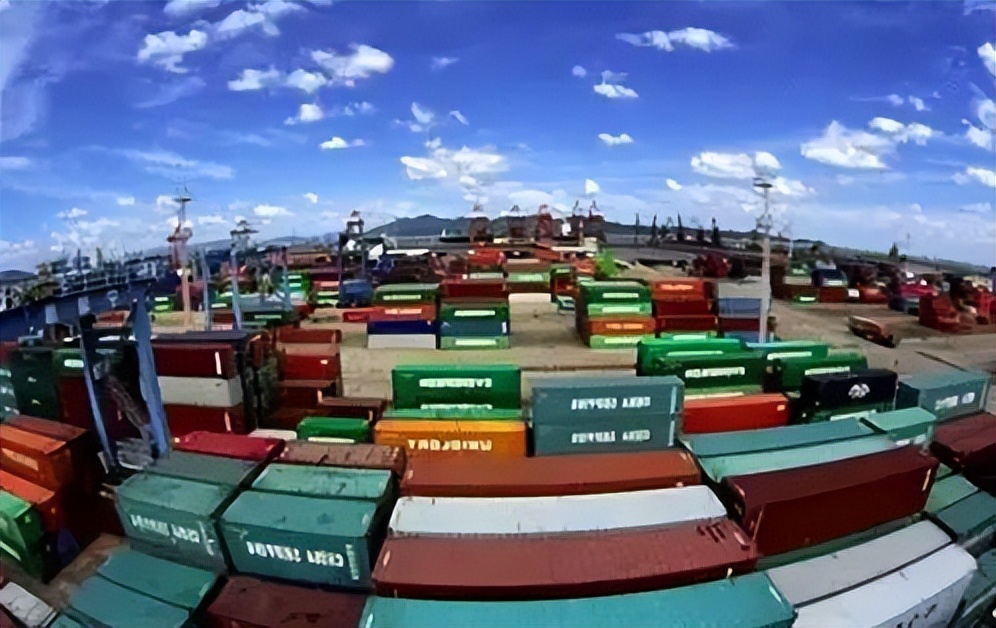 疯狂海运市场“已凉”，美西运费杀跌至2500？船公司掀起停航大潮，取消超百个航次