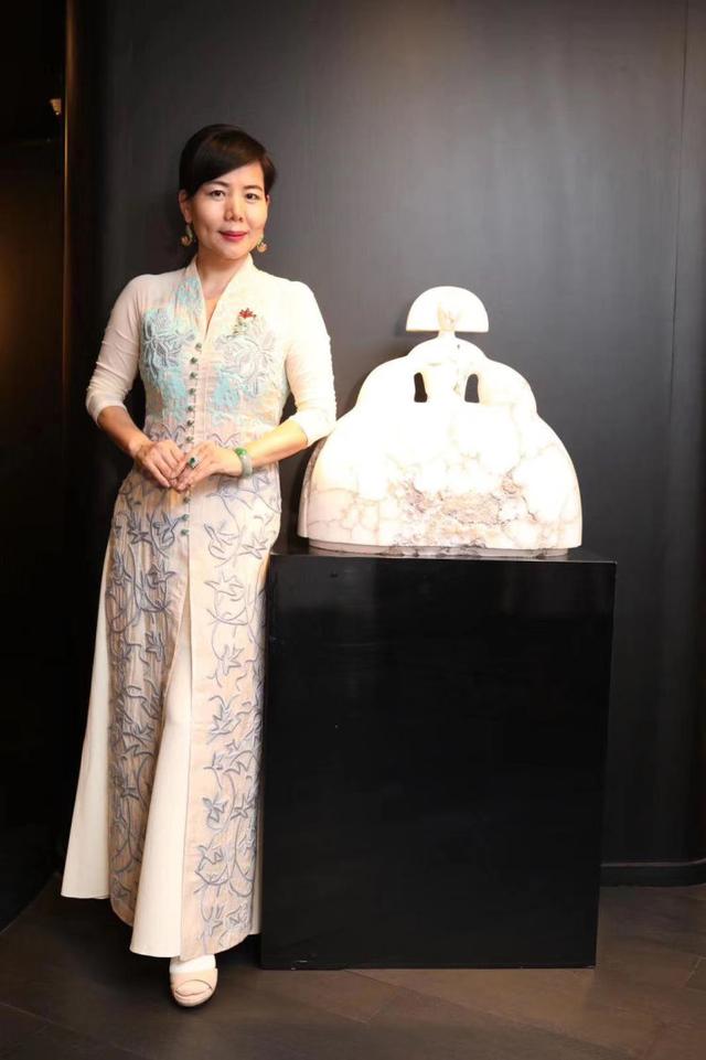 从十八尊晚清青花罗汉瓷塑造像看瓷器*物文**的历史意义