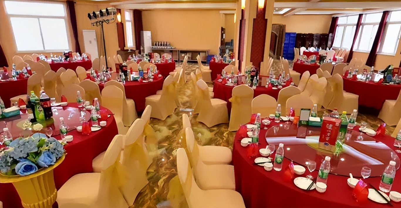 大街上的烟酒店生意是靠什么来,大街上的烟酒店是如何存活的