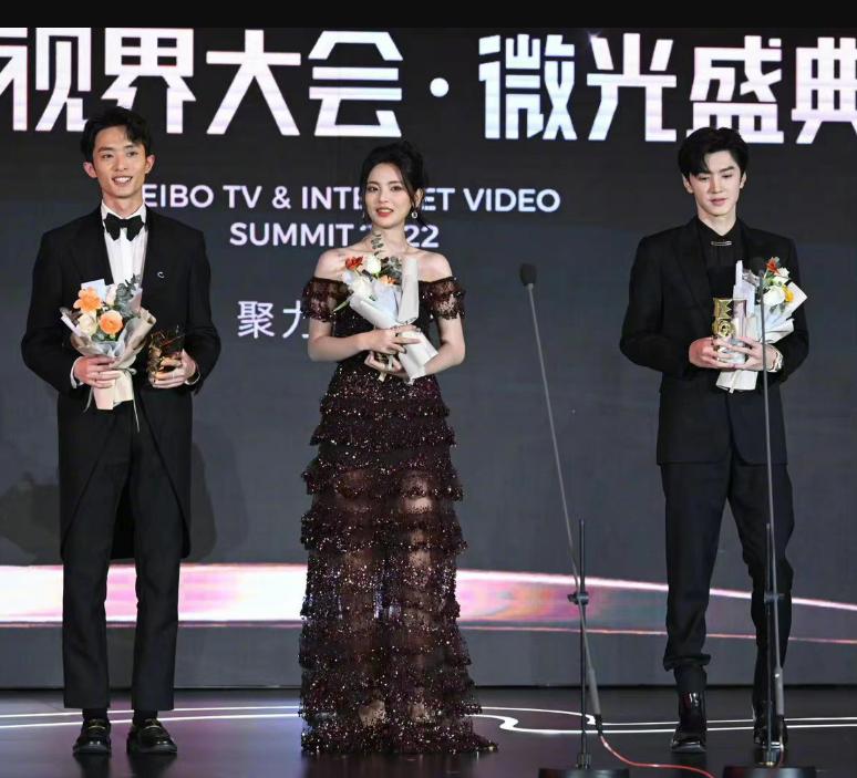 综艺杨紫白鹿赵露思杨超越金晨,虞书欣白鹿赵露思金晨杨紫合体