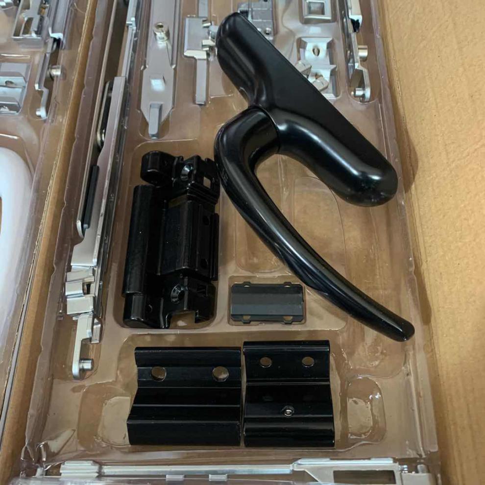 封阳台断桥铝铝材怎么选,断桥铝系统窗封阳台高端门窗定制