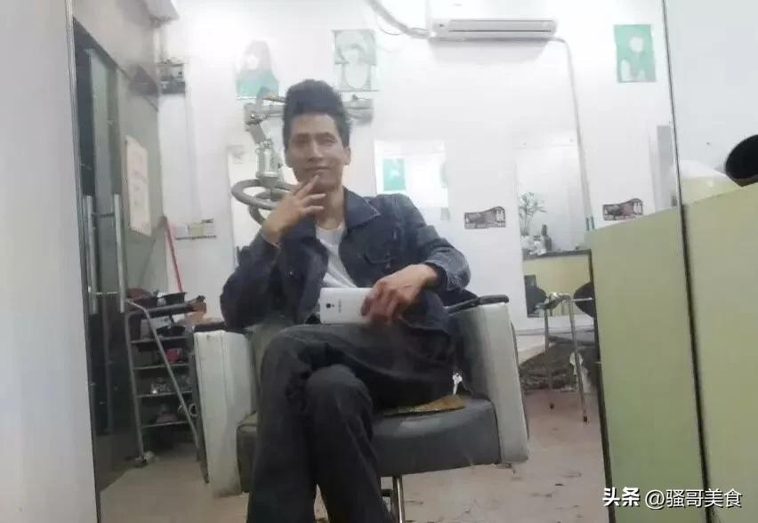 理发师惨遭离婚，转店买车游黄山，放飞自我