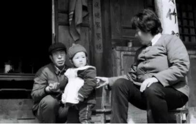 中国第一个试管婴儿多少岁啦,中国第一例试管婴儿在哪成功的