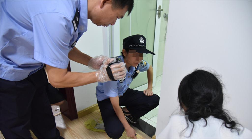 买吊坠判十年,女子买吊坠后成被告怎样处理