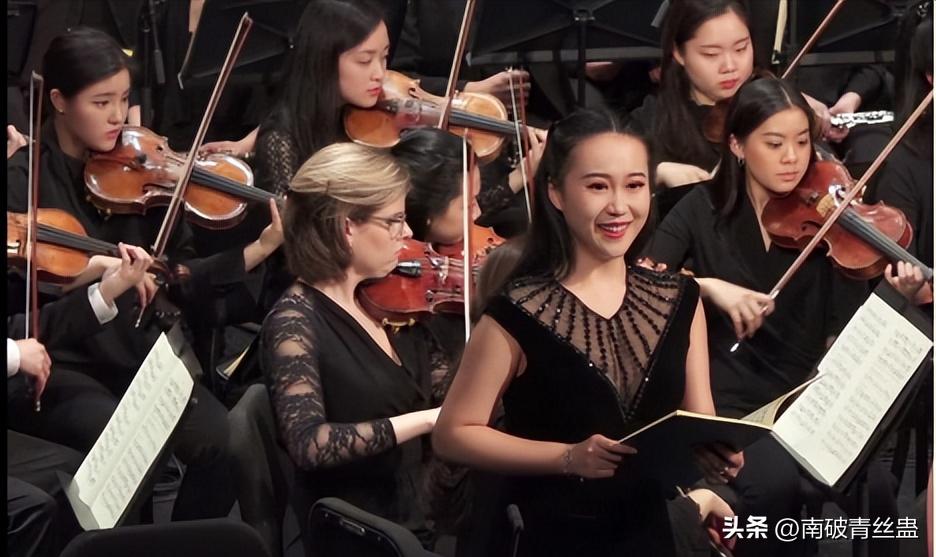 钢琴伴奏对声乐的影响,歌唱中的钢琴伴奏是如何配合的