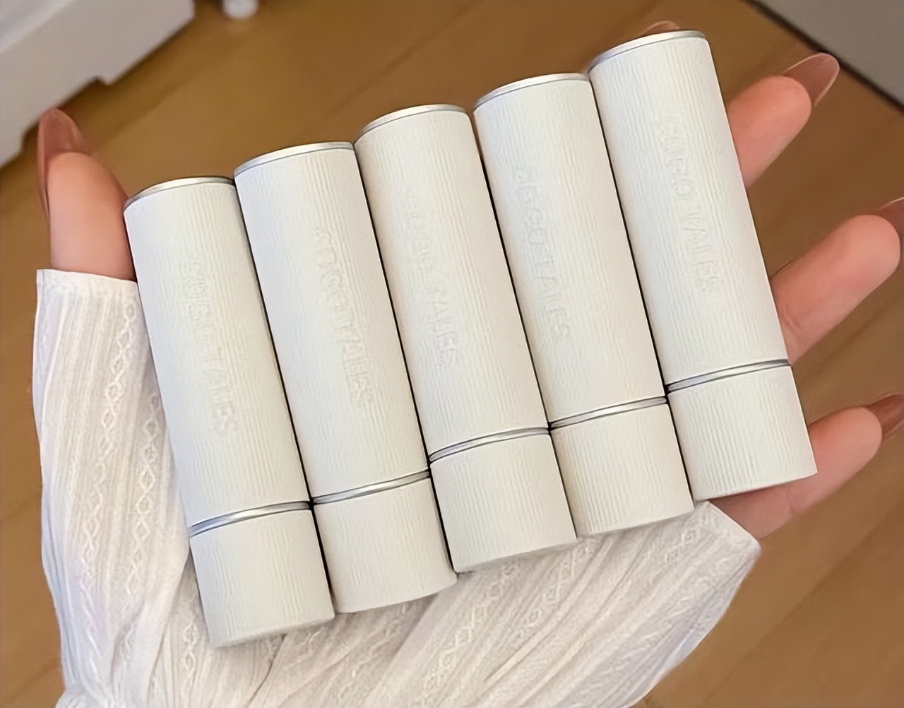 显白提气色的口红平价,哪个口红色号显白又滋润