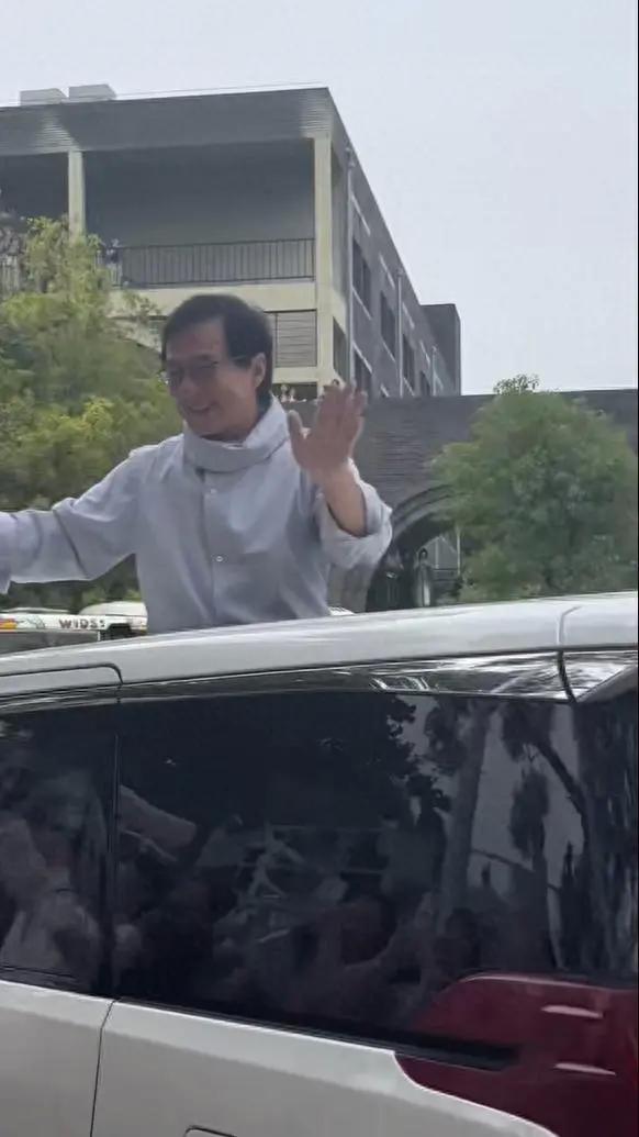 成龙当校长的大学,成龙武汉工程大学院长