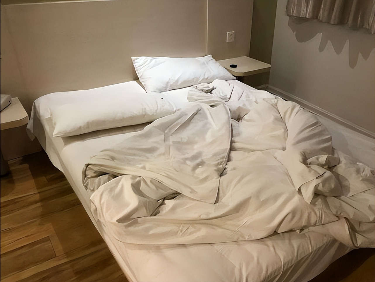 跟团四日游需要带的物品,跟团出去玩五天需要带行李箱吗