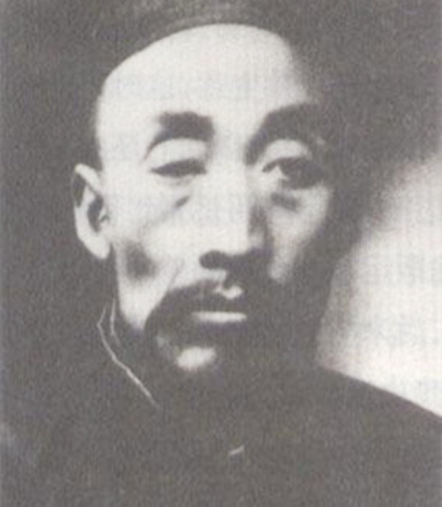 百年前,一位书生在山上写下一首诗,百年后,一代伟人在此诞生