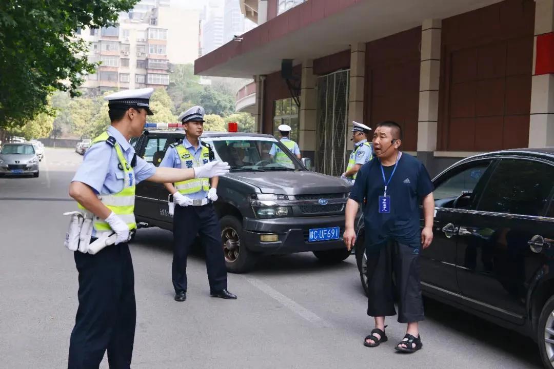 商州公安守护万家平安,守护万家团圆中秋节警察