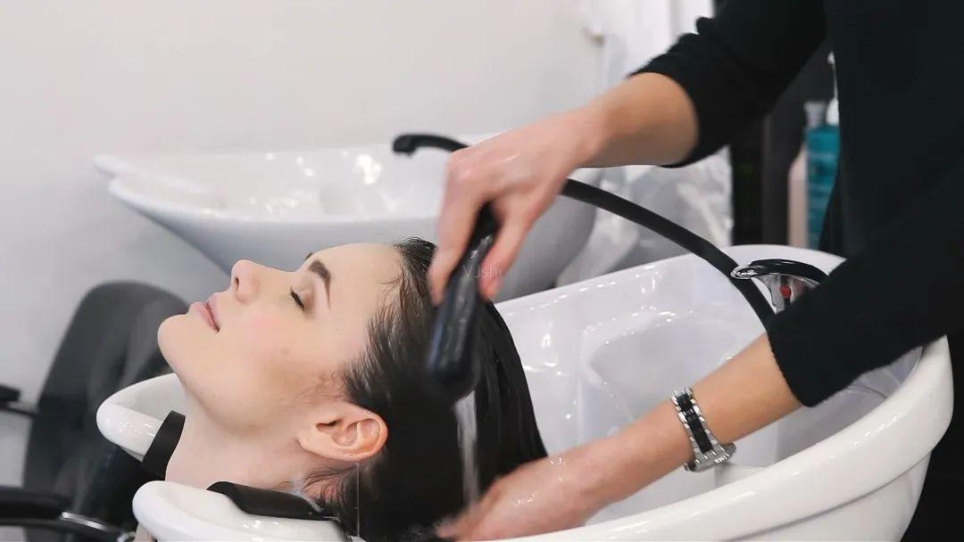 头发油的临时补救措施,五天头发很油咋办