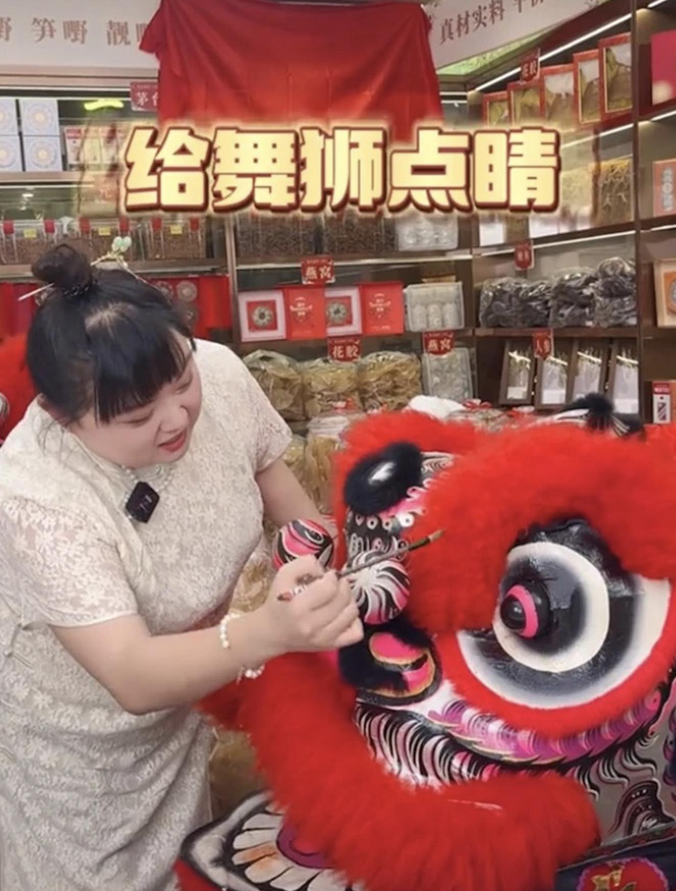 陈嘉佳直播间现场直播卖货,陈嘉佳从tvb到带货网红