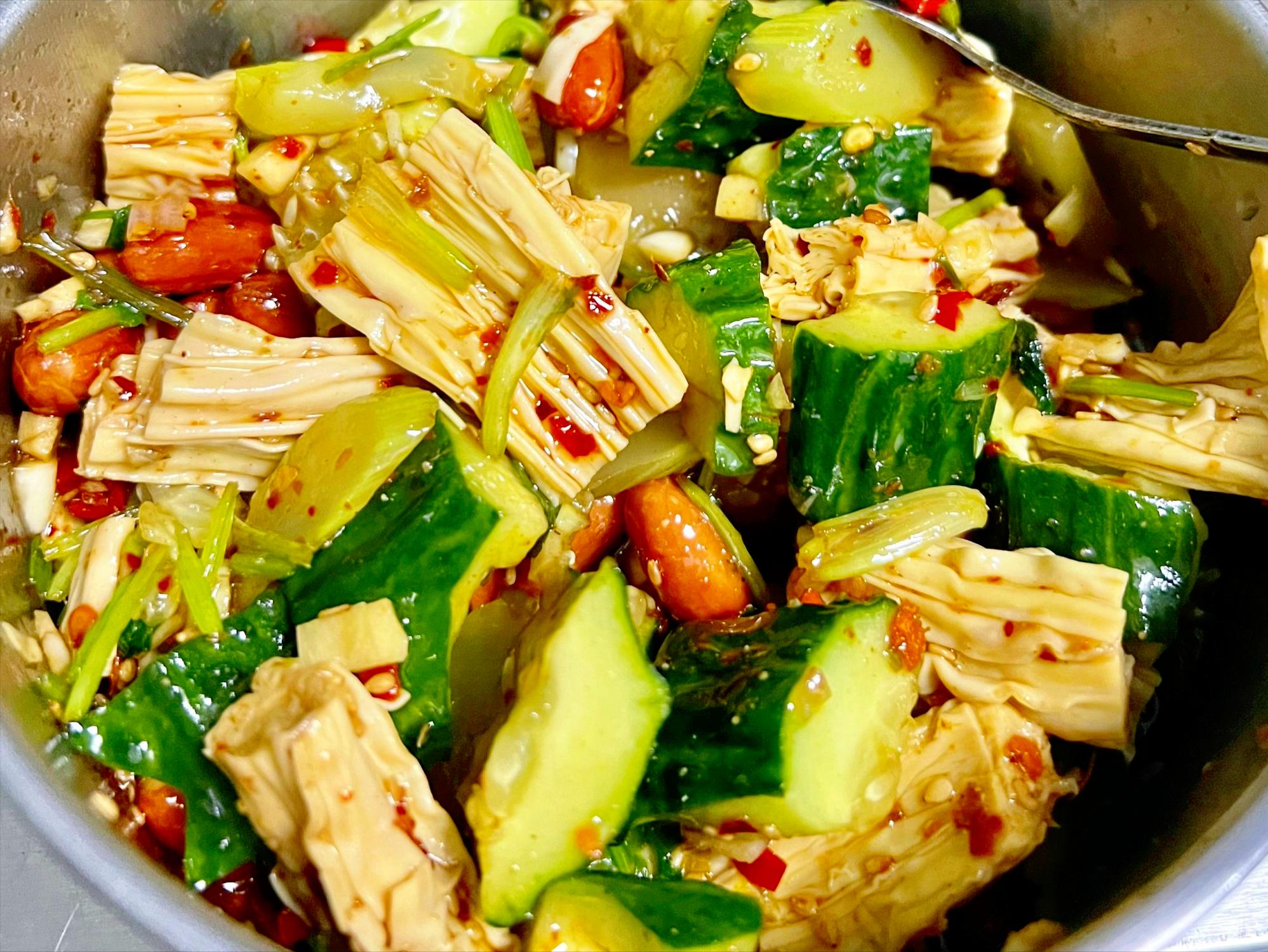 凉拌菜用的明油是什么,如何让凉拌菜的辣椒油飘香