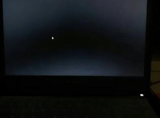 联想电脑笔记本usb供电导致黑屏,联想笔记本黑屏电源灯一直亮黄灯