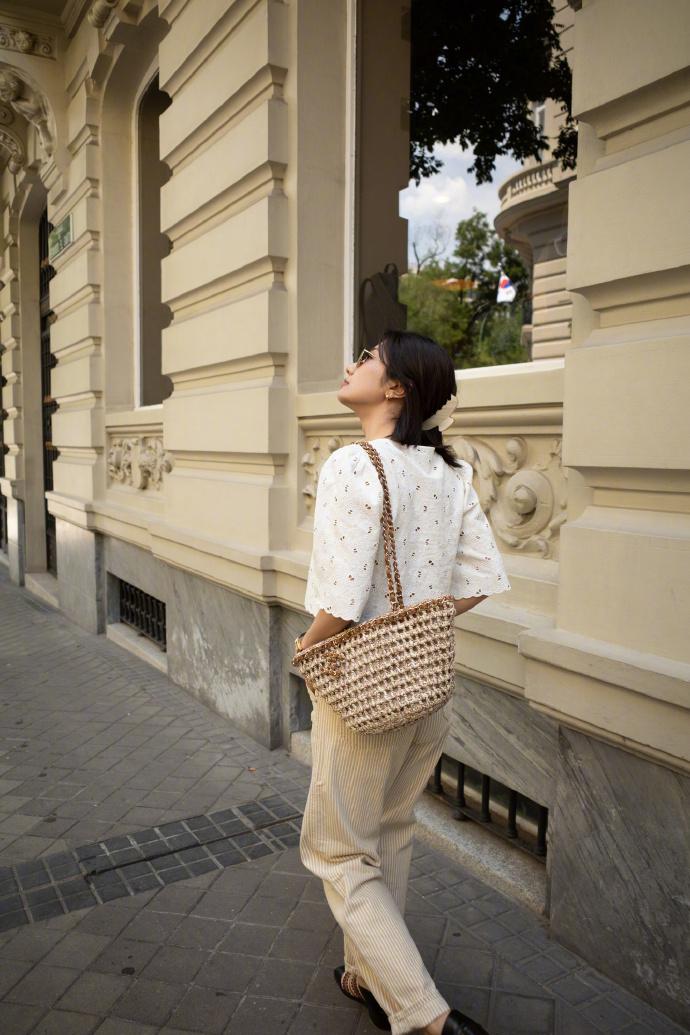 小草编包方包怎么搭配好看,洋气精致草编包小个子百搭