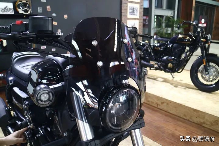 王野200摩托车官方价,motofino小马300落地价