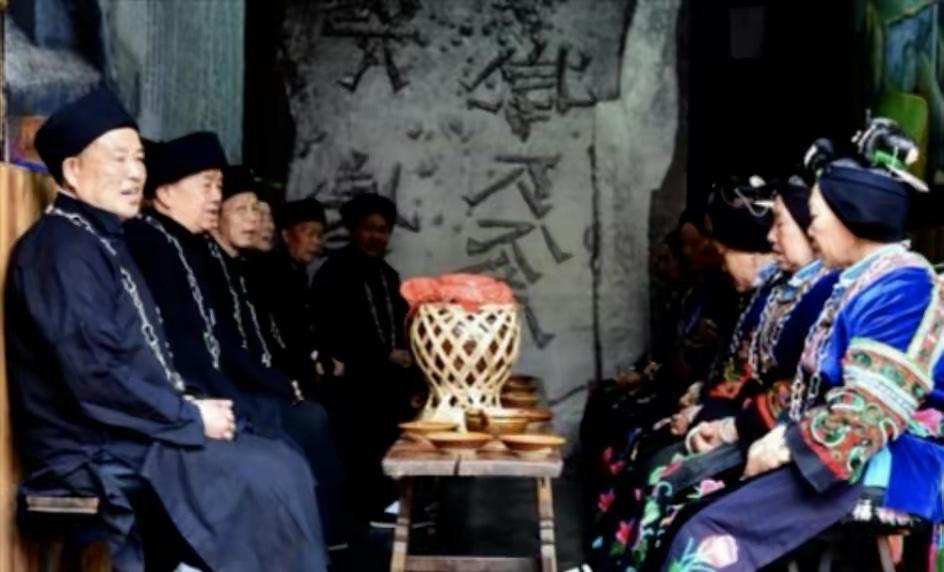 贵州西江千户苗寨最新视频,西江千户苗寨的大妈