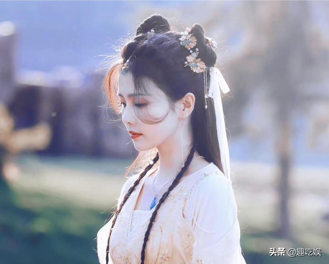 于正说捧红白鹿,于正靠什么捧红白鹿的