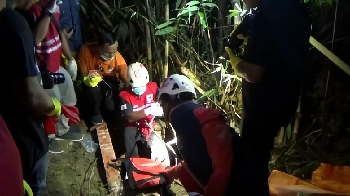 印尼女子失踪10年母亲连续做梦,女儿失踪数月母亲做梦