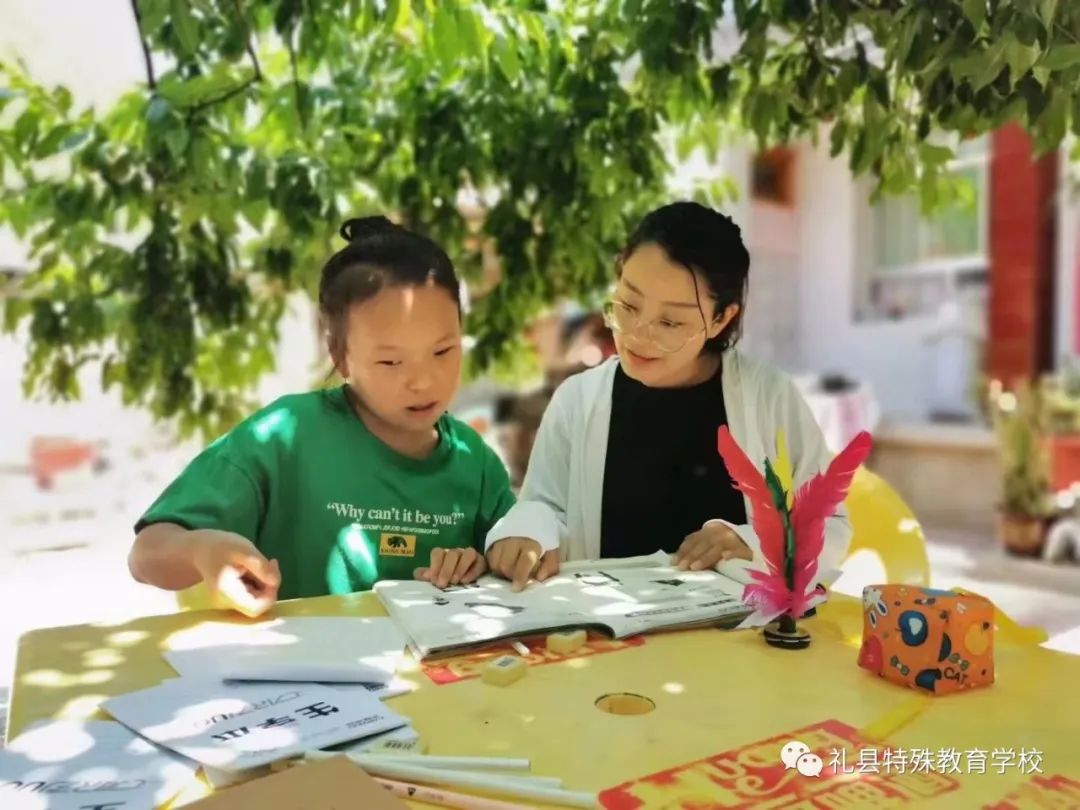 鐗规畩鏁欒偛瀛︽牎宸ヤ綔鍥炵湼,鐖卞績娴囩亴闈欏緟鑺卞紑