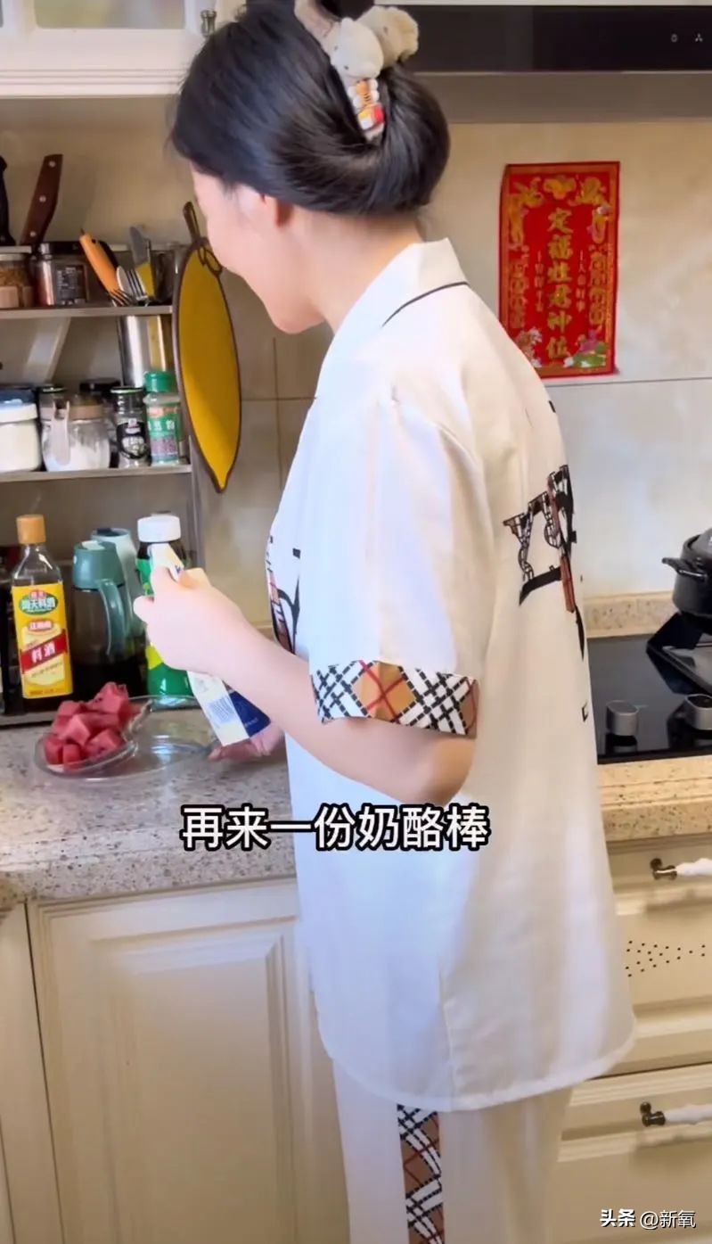 王蓉三娃妈是怎么火的,王蓉三娃妈怎么火的