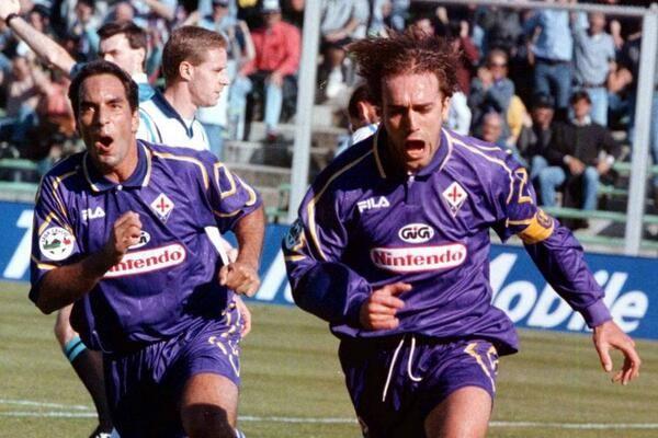 黑白两重天:球场狂欢,牢狱徘徊