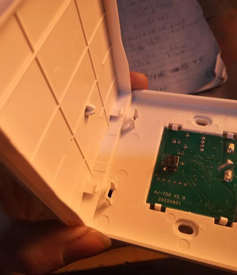 免布线开关怎样连接主副面板,带插板的墙壁开关怎么装