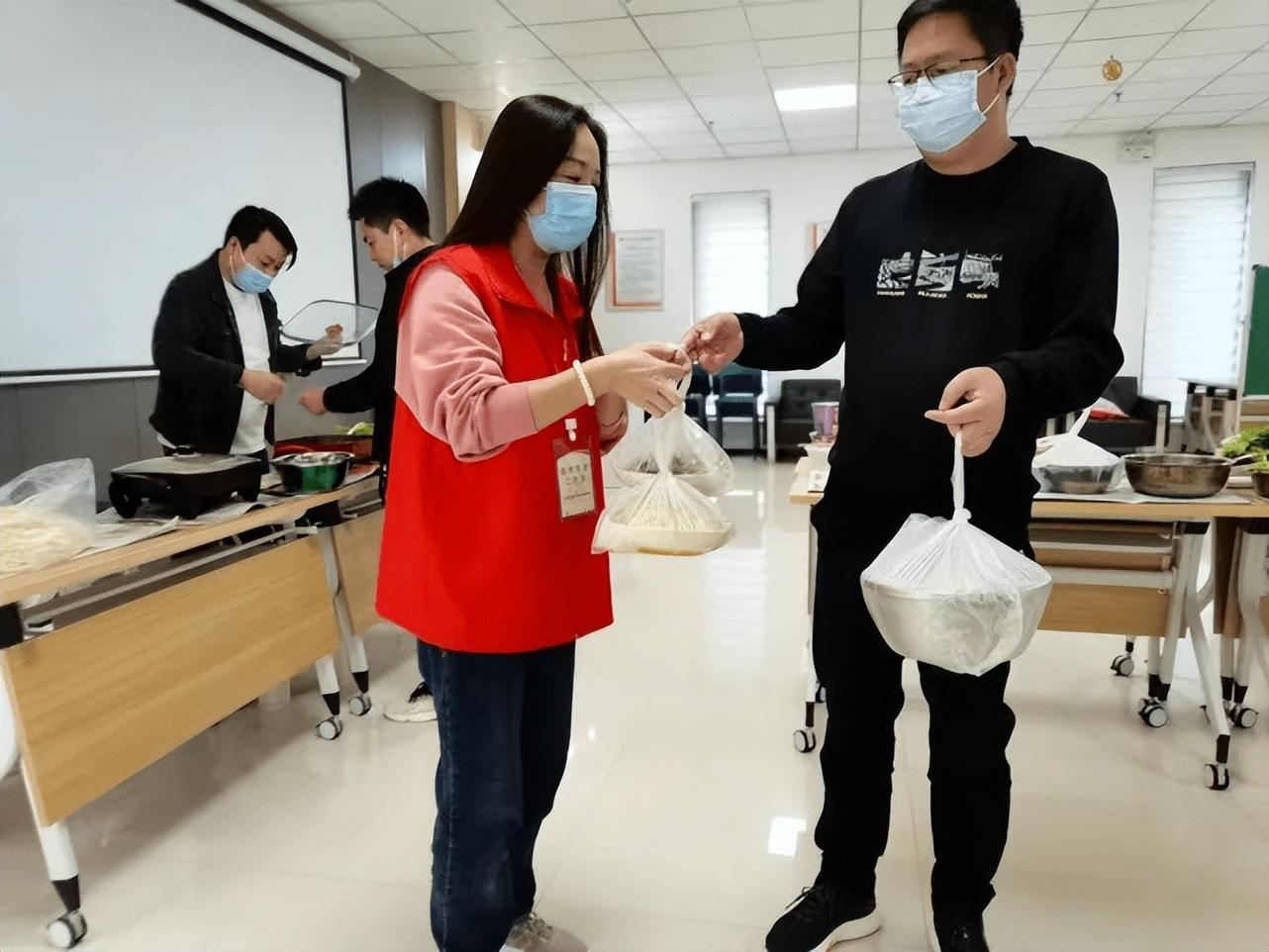 郑州社区女书记出面回应,郑州女社区书记