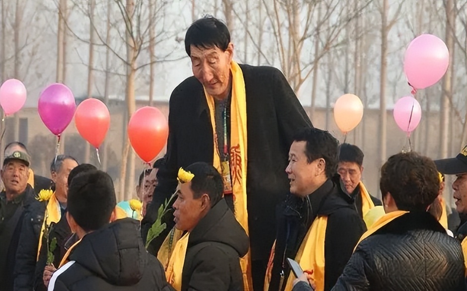 中国第一巨人鲍喜顺不听大夫劝告,中国第二巨人鲍喜顺身高