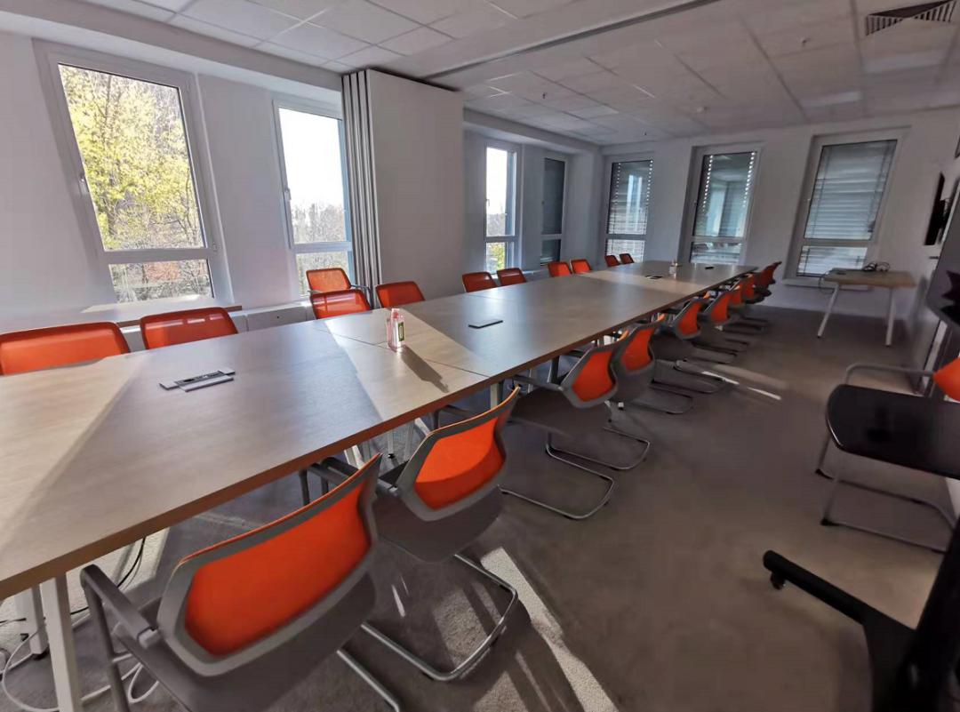 地球另一边的人们是倒着吗,地球另一侧的人不会掉下去吗