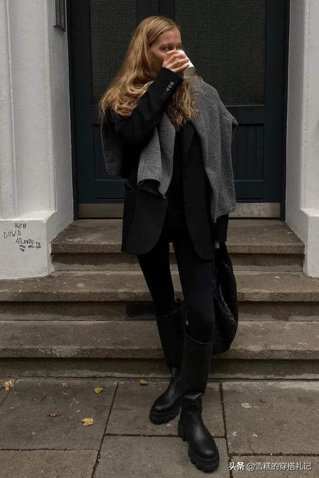 今年冬天流行阔腿裤还是鲨鱼裤,阔腿裤过时了现在流行时髦喇叭裤