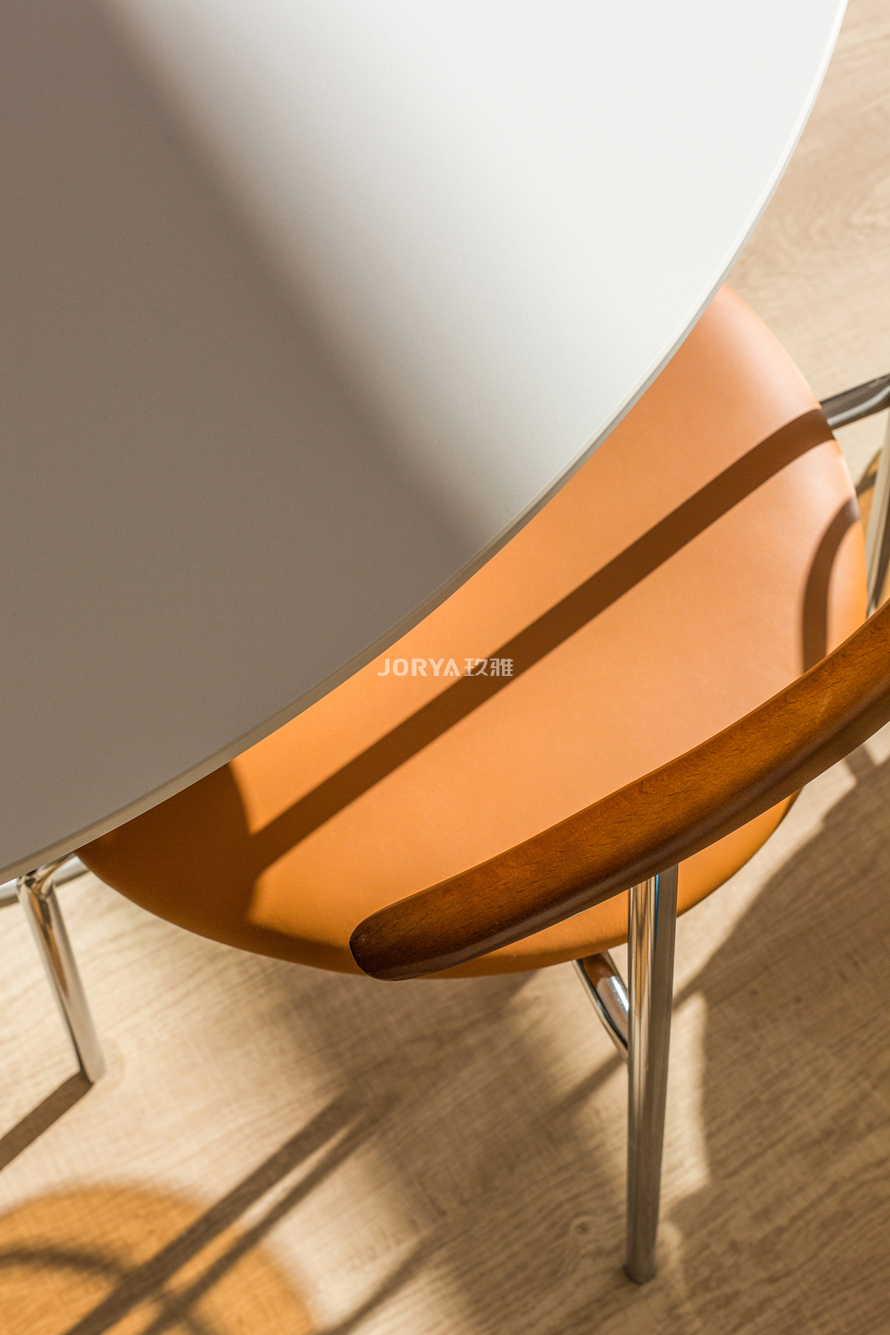 斜坡造型吊顶,斜坡屋顶木板吊顶