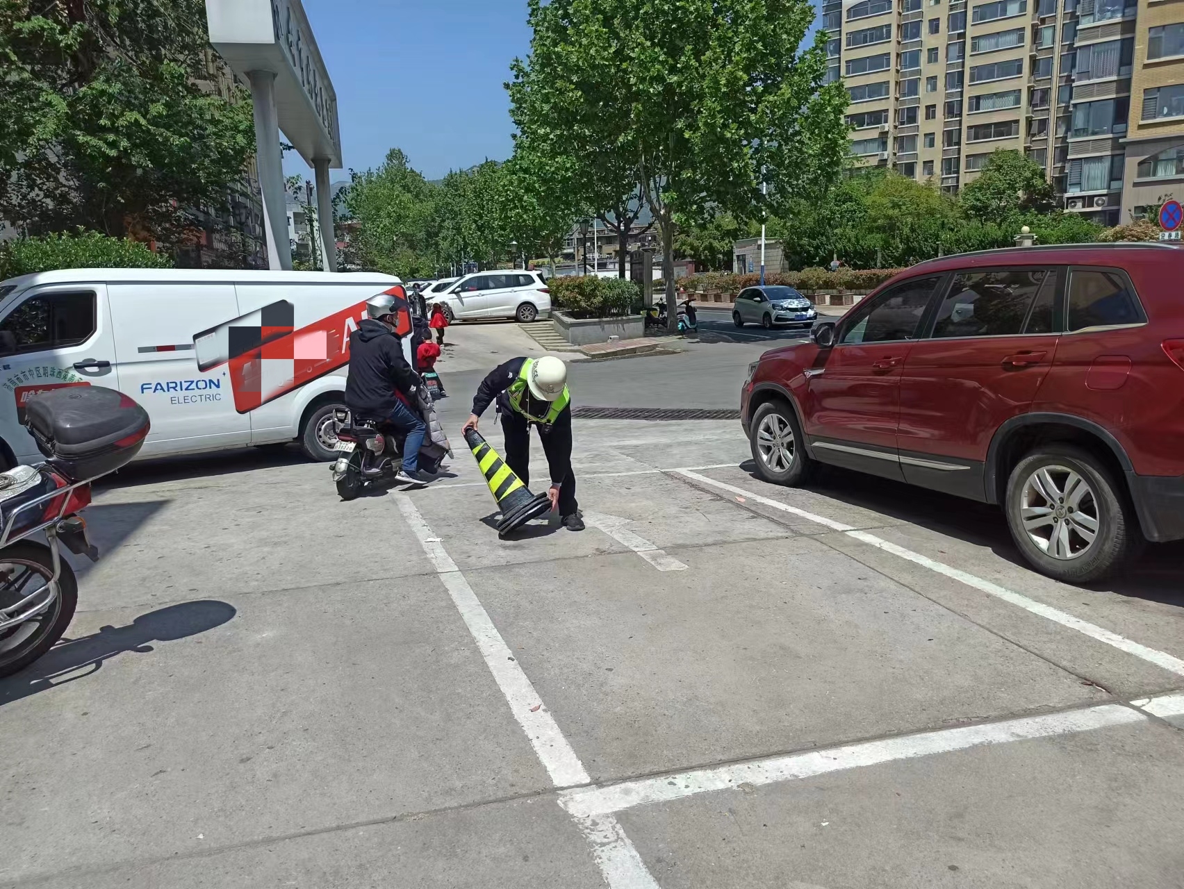 施划停车泊位规范停车秩序,施划停车位