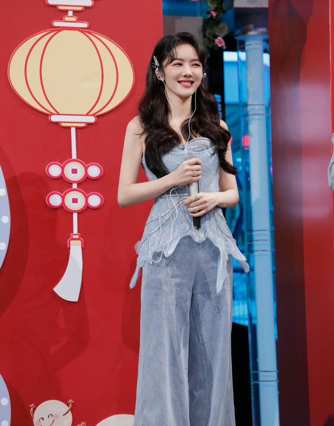 蔡文静复古衣服,蔡文静红格子外套