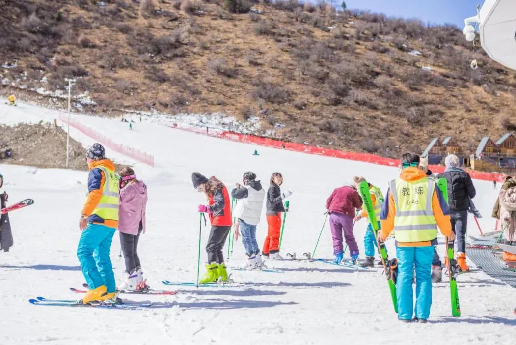 离乐山最近的滑雪场,乐山滑雪温泉