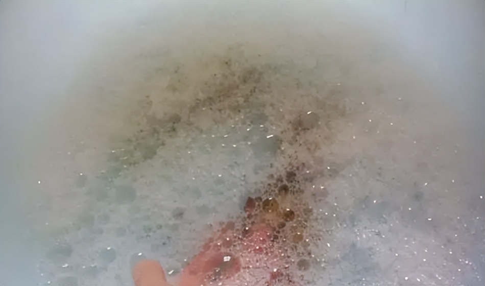 洗衣液洗衣服清洗几遍还是有泡沫,洗衣液洗几遍没有残留