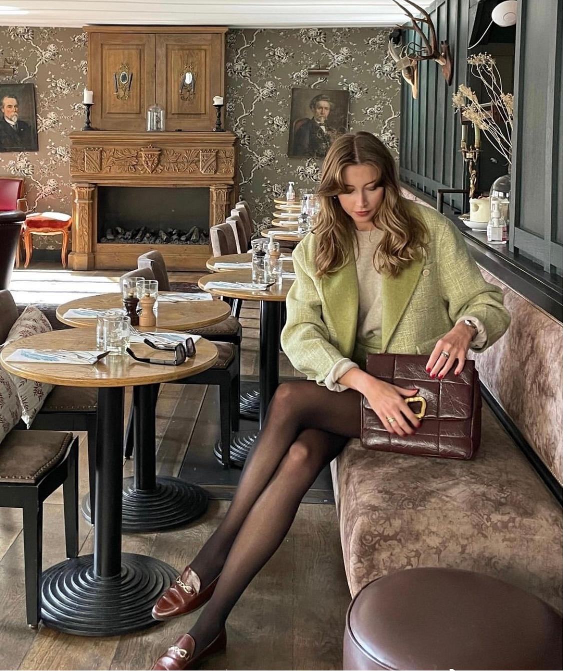 这才是黑丝的正确打开方式，既不俗气又不显土，普通女孩值得借鉴