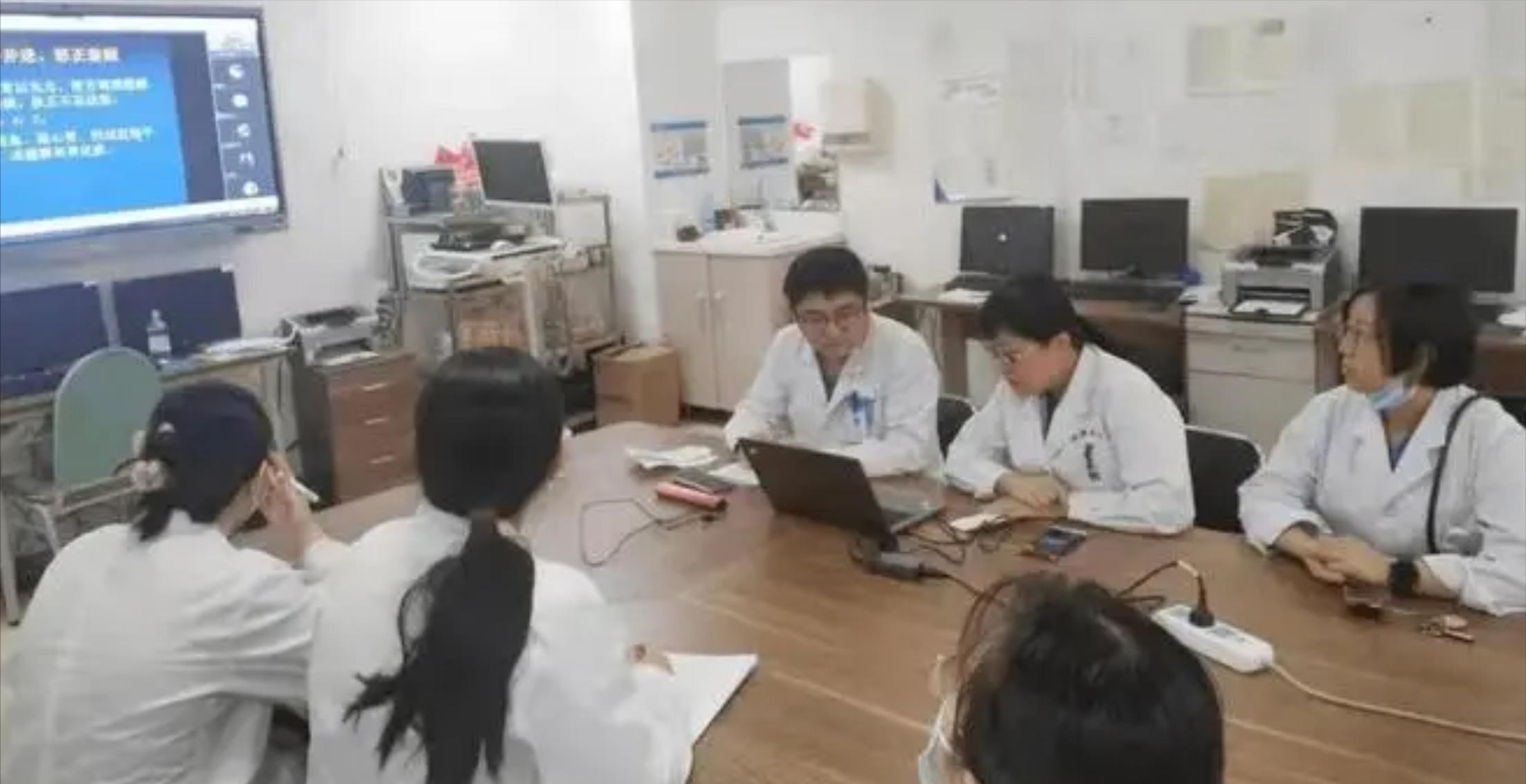 老人脸上出现疤痕发痒怎么回事,老人脸上长黑结痂痒怎么治