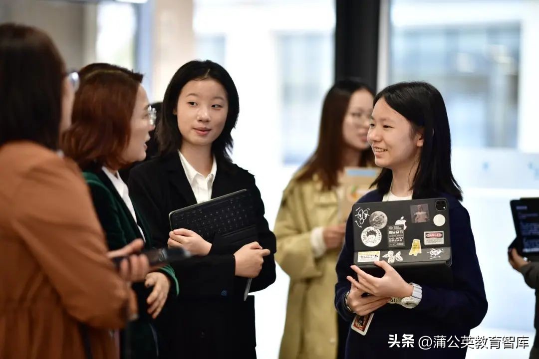 冯晨云谷学校校长简介,杭州云谷冯晨