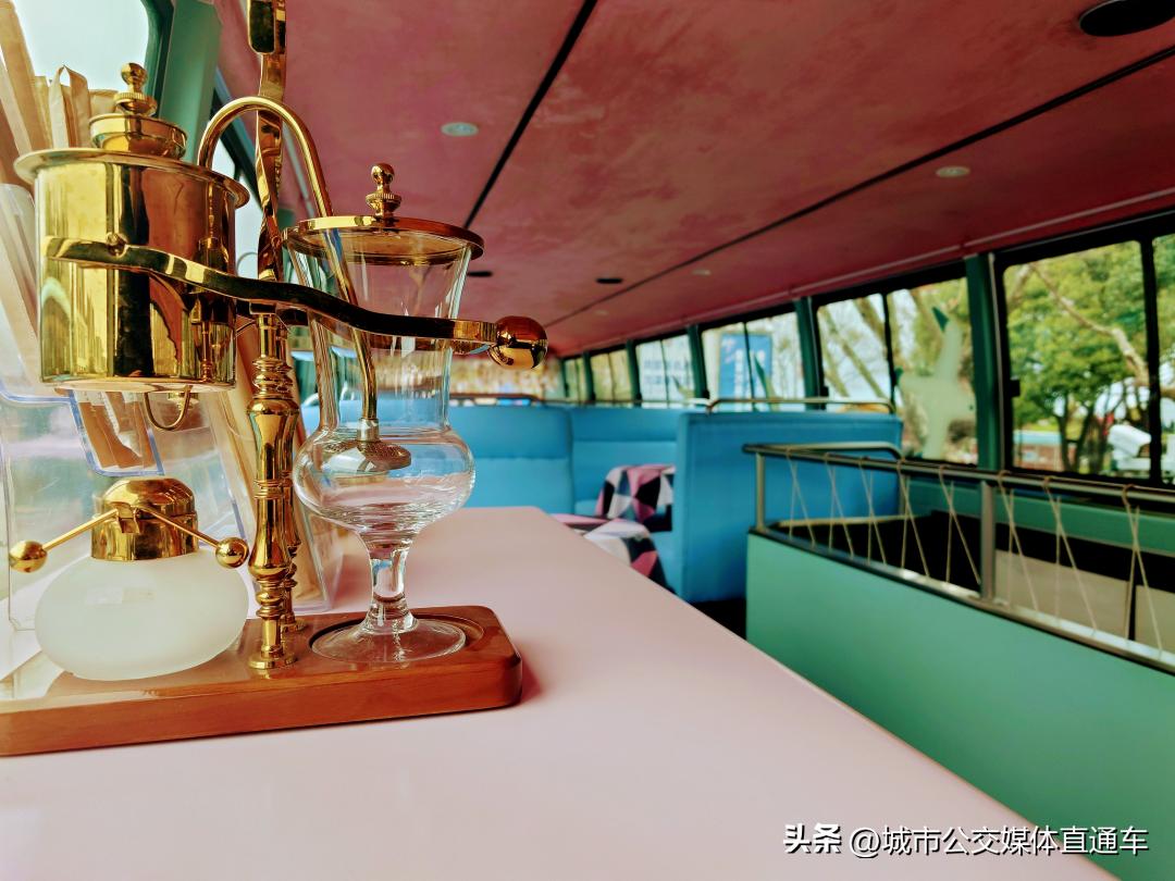 人见人爱的城市,人见人爱的公交车片段